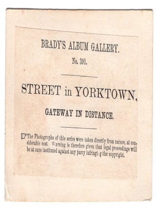 Street in Yorktown, Gateway in Distance. (carte de visite)